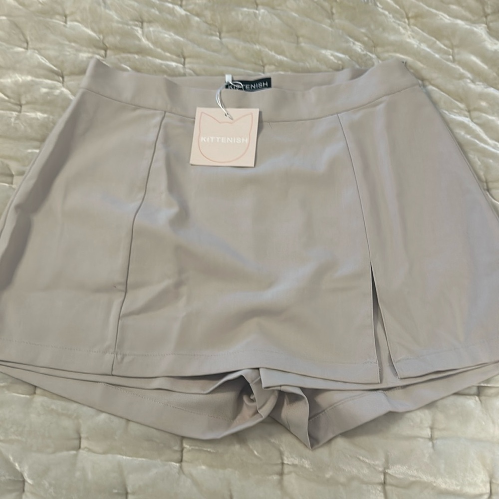 Kittenish khaki skort. Size XL. Never worn. Still has tag.